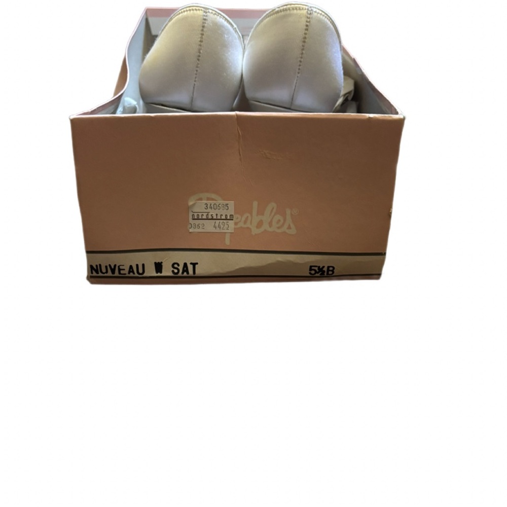 Vintage Nordstrom White Satin Pumps 5.5 Classic Bridal Heels with Original Box - Picture 8 of 8